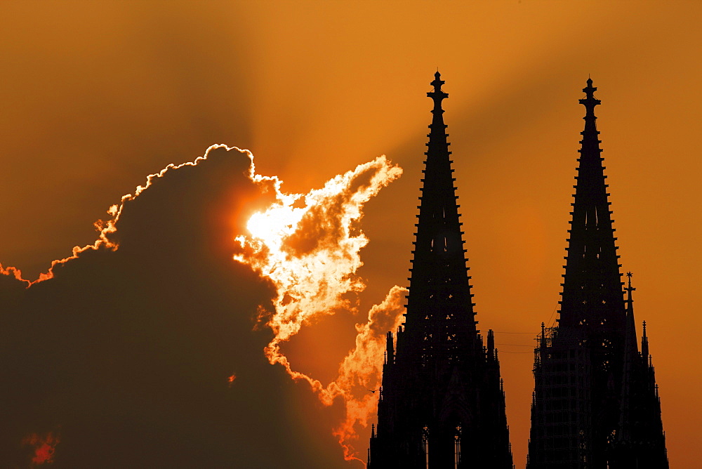 Silhouette, cathedral at sunset, Cologne, North Rhine-Westphalia, Germany, Europe