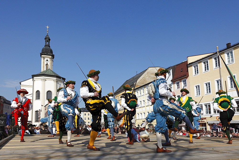 Historic sword dance, Georgiritt, George's Ride, Easter Monday procession, town square with parish church in Traunstein, Chiemgau, Upper Bavaria, Bavaria, Germany, Europe