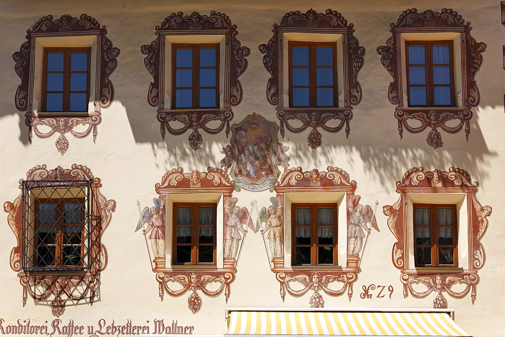 Painted house facade of Konditorei Wallner confectionery, St. Wolfgang, Salzkammergut region, Upper Austria, Austria, Europe