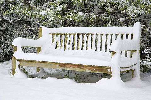 Snowy bench, Sulhamstead Abbots, Reading, Berkshire, England, United Kingdom