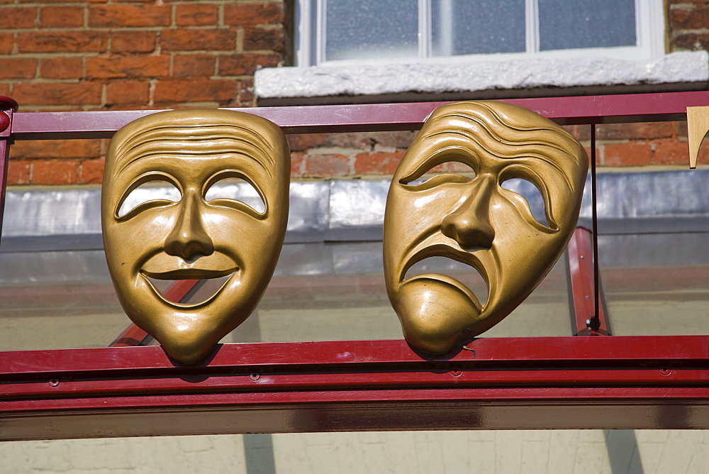 Masks of Comedy and Tragedy muses on the facade of Kenton Theatre on New Street, Henley-on-Thames, Oxfordshire, England, United Kingdom, Europe