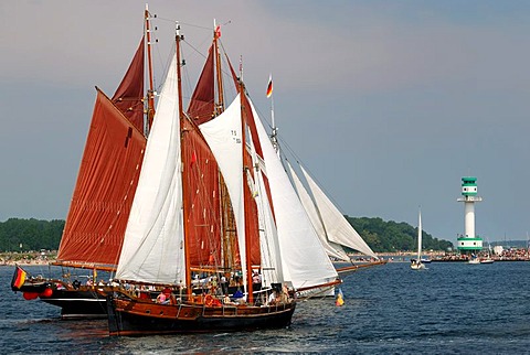 Sailing ships at the windjammer parade of the Kiel Week 2006 with Friedrichsort lighthouse at back, Kiel Fjord, Schleswig-Holstein, Germany, Europe