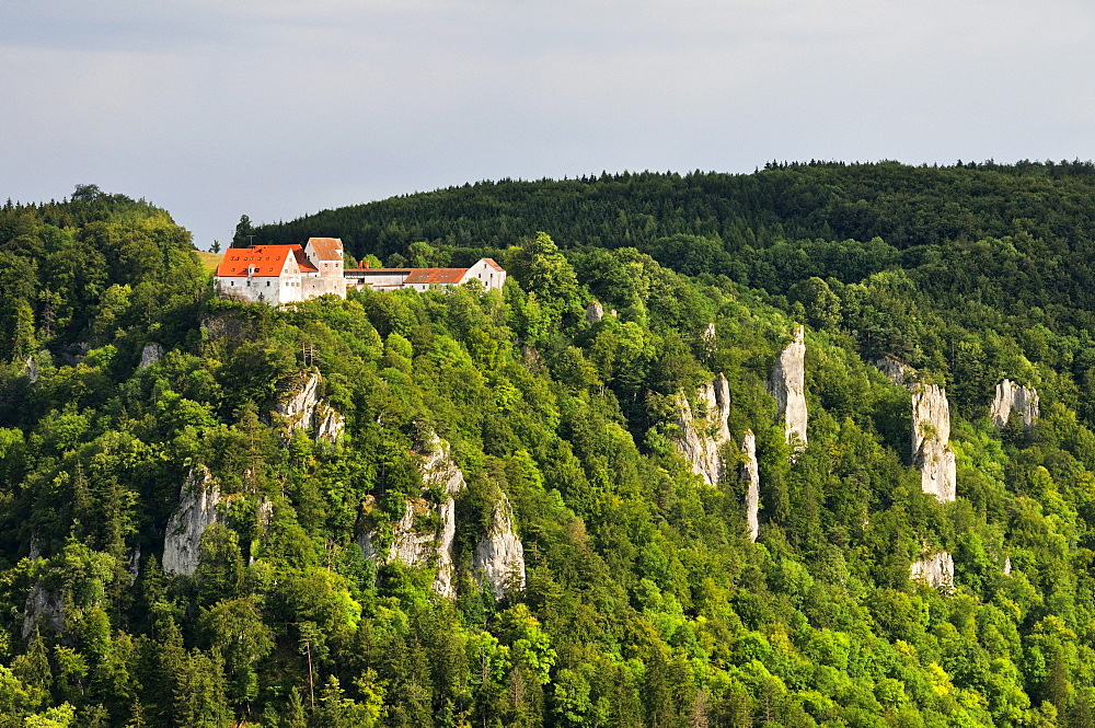 Wildstein Castle near Leibertingen in the upper Donautal Valley, since 1972 a youth hostel, county of Sigmaringen, Baden-Wuerttemberg, Germany, Europe