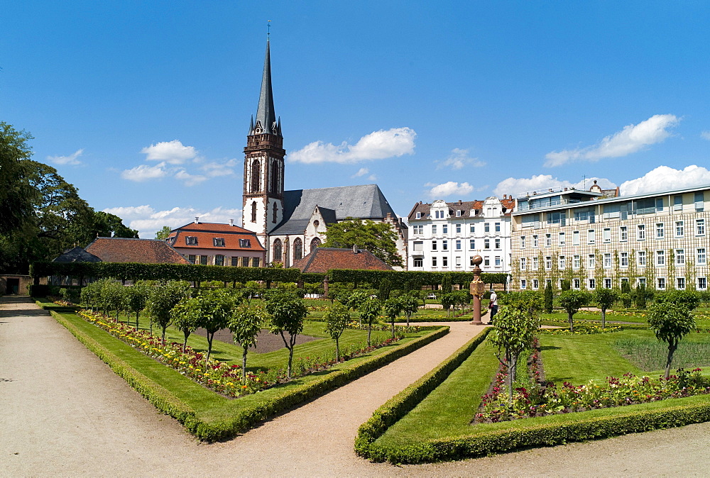 Prinz-Georg-Garten garden, in the back the St. Elizabeth church, Darmstadt, Hesse, Germany, Europe