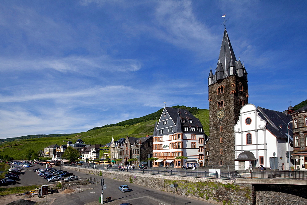 The parish church of St Michael, Bernkastel-Kues, Mosel river, Rhineland-Palatinate, Germany, Europe