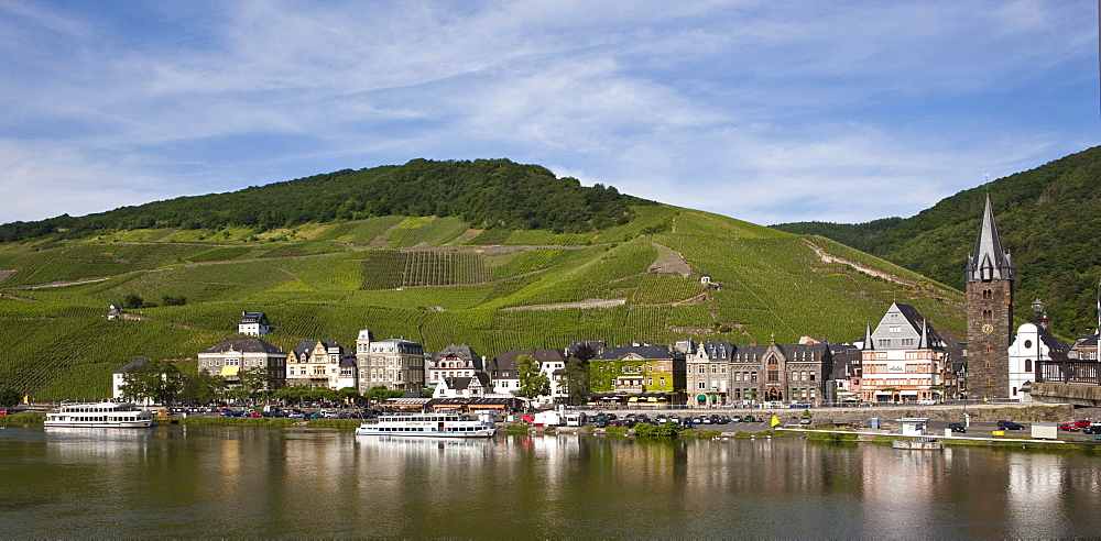 View of Bernkastel-Kues, Mosel river, Rhineland-Palatinate, Germany, Europe