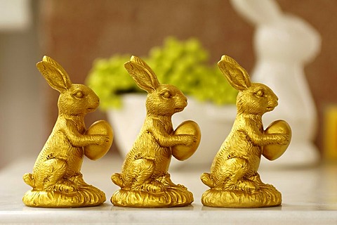 Easter decoration, three golden Easter bunny figurines, Villa Ambiente, Nuremberg, Middle Franconia, Bavaria, Germany, Europe