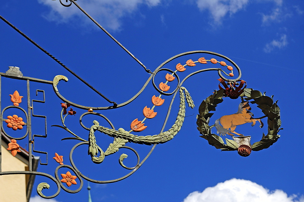 Old inn hanging sign "Rotes Ross" red horse, 1650, Nuremberg, Middle Franconia, Bavaria, Germany, Europe