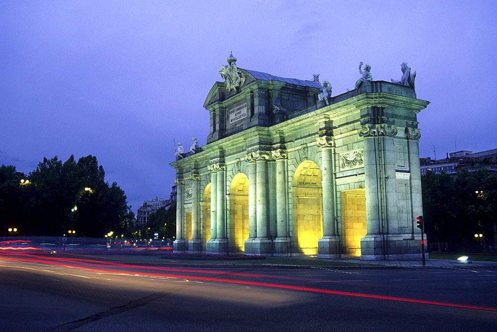 Neo-classical triumphal arch, Puerta de Alcala at night, Plaza de la Independencia, Madrid, Spain, Europe