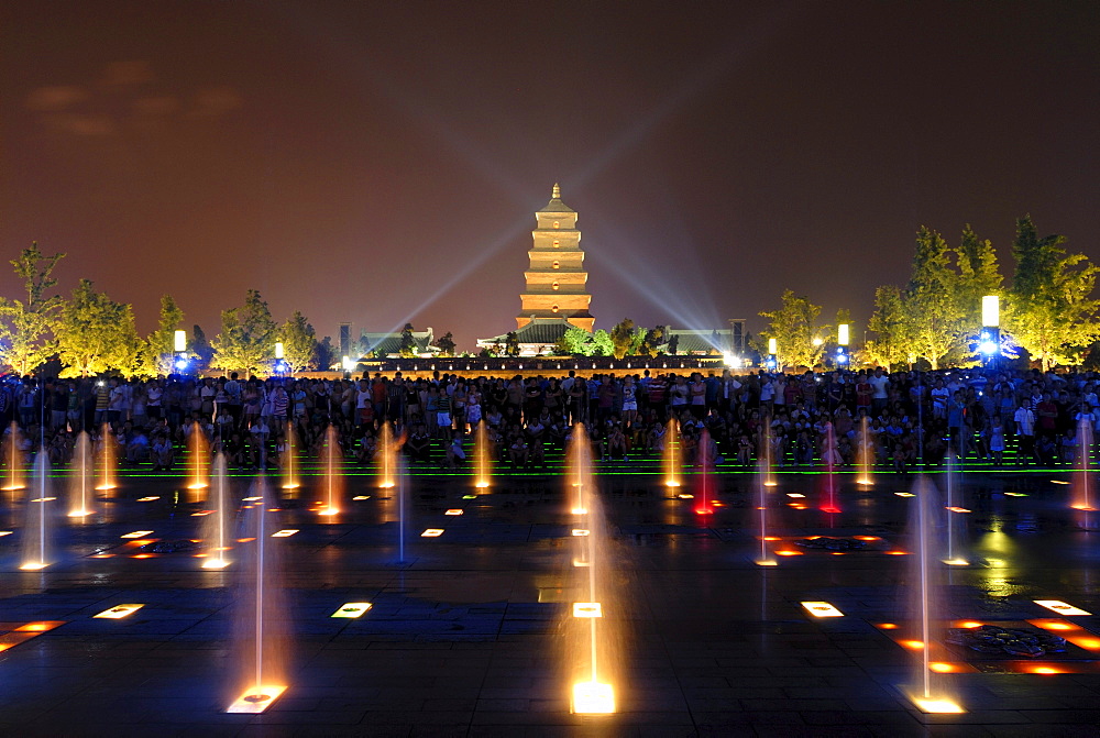 Evening water show in front of the Giant Wild Goose Pagoda, Chinese: Dayan Ta, Xian, China, Asia