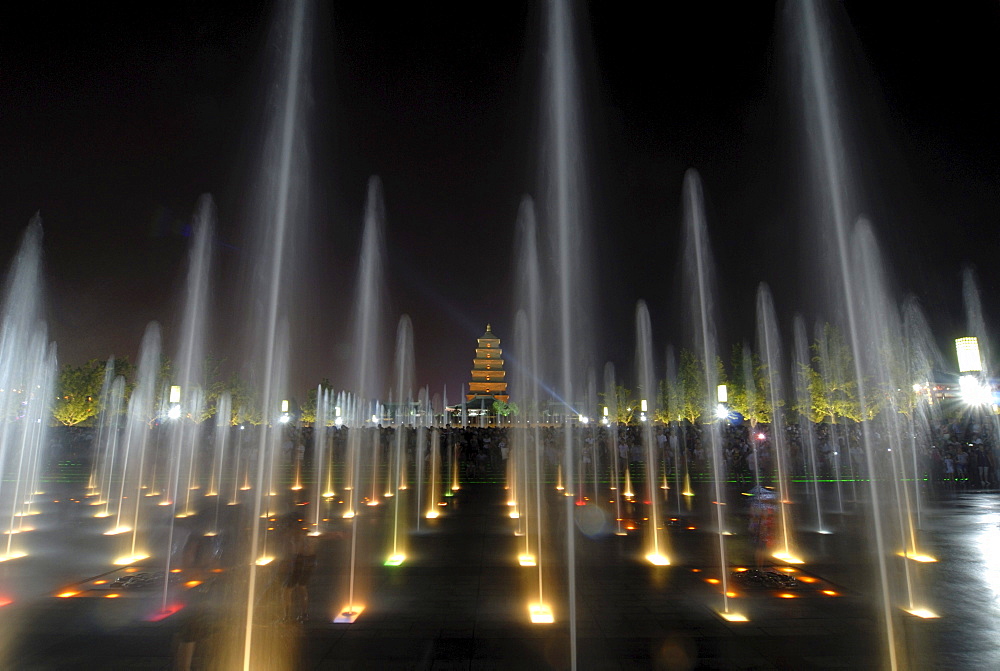 Evening water show in front of the Giant Wild Goose Pagoda, Chinese: Dayan Ta, Xian, China, Asia