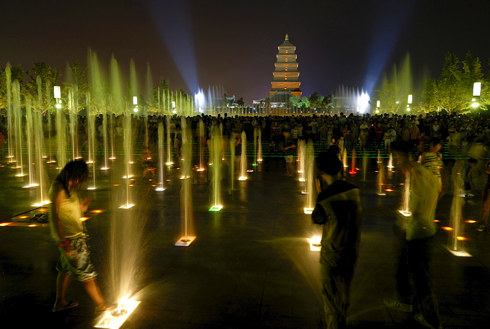 Evening water show in front of the Giant Wild Goose Pagoda, Chinese: Dayan Ta, Xian, China, Asia