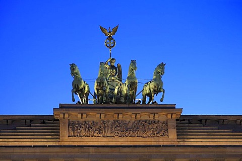 Brandenburg Gate Quadriga chariot, Brandenburger Tor, Pariser Platz square, at dusk, Berlin-Mitte, Berlin, Germany, Europe