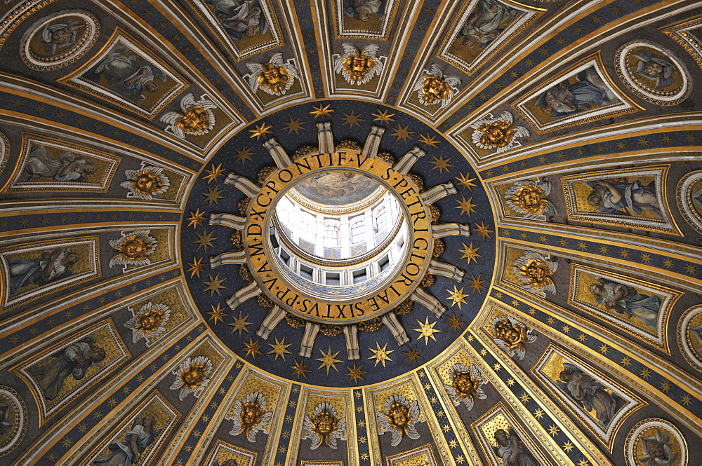 Michelangelo's dome, St. Peter's Basilica, historic city centre, Vatican City, Italy, Europe