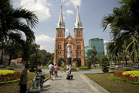 Notre-Dame Cathedral, cycle rickshaw, in Ho Chi Minh City, Saigon, Vietnam, Asia