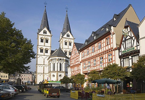 Church of St. Severus and half-timbered architecture on the market square in Boppard, Rhineland-Palatinate, Germany, Europe