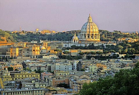 Cuppola, St. Peter's Basilica, Basilica of Saint Peter, in front of the Monte Gianicolo hill, Vatican city, Rome, Latium, Italy, Europe