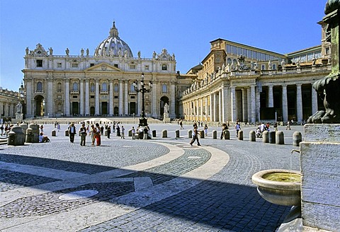 St. Peter's Basilica, Basilica di San Pietro, drinking water fountain, Saint Peter's Square, Piazza San Pietro, Vatican City, Rome, Latium, Italy, Europe