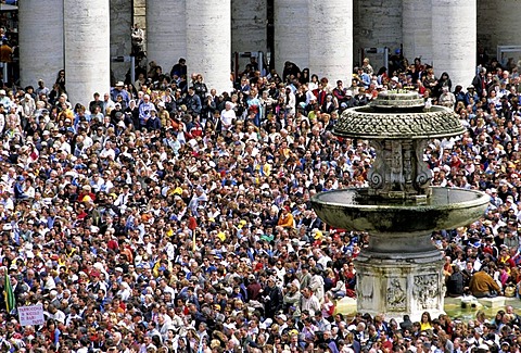 Crowds of people, inauguration of Pope Benedict XVI, Ratzinger on Piazza San Pietro Square, Vatican, Rome, Latium, Italy, Europe