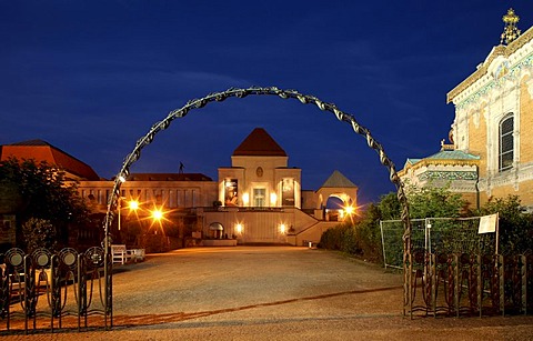 Exhibition hall and the Russian chapel of the Mathildenhoehe artist's colony, Darmstadt, Hesse, Germany, Europe