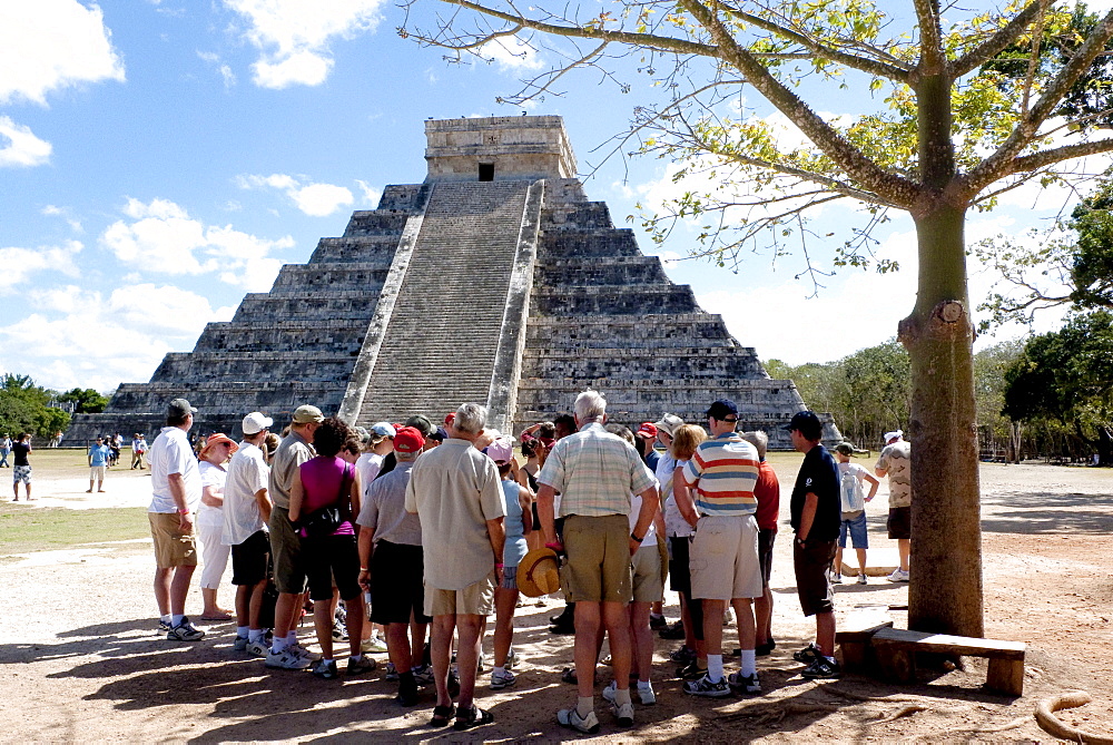 El Castillo, Kukulkan pyramid at Chichen Itza, Yucatan, Mexico, Central America