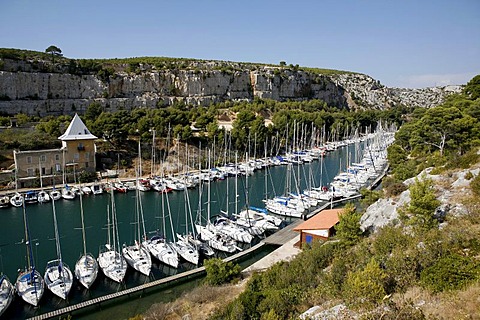 Marina, sport's boat harbour, Les Calanques harbour near Cassis, Southern France, Europe