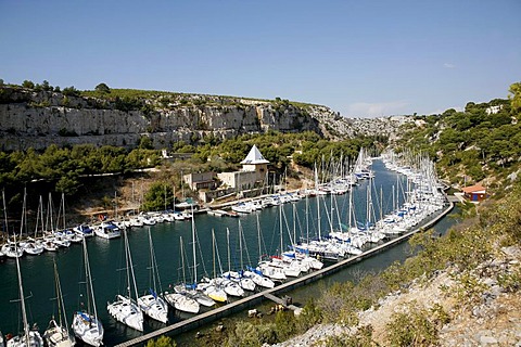 Marina, sport's boat harbour, Les Calanques harbour near Cassis, Southern France, Europe