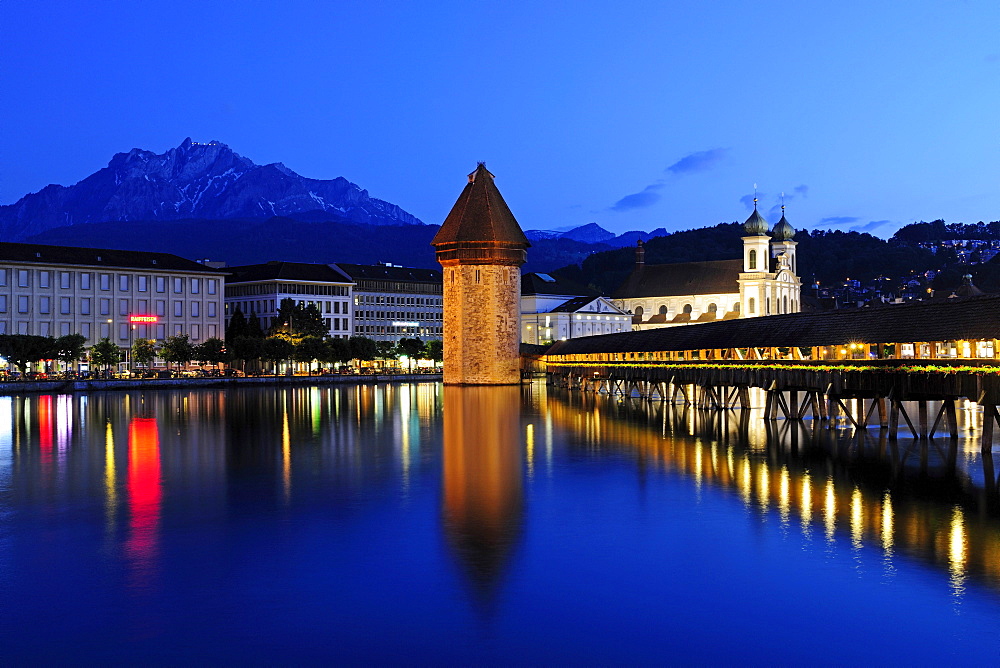 Chapel Bridge over Reuss River in Lucerne, Pilatus Mountain at back, Canton of Lucerne, Switzerland, Europe