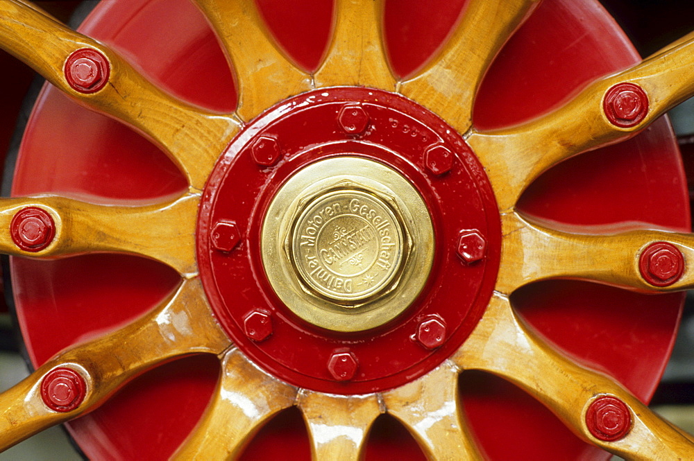 Wheel, wheel hub on a vintage car, Daimler, detail, wood, metal, vehicle, car, Germany, Europe