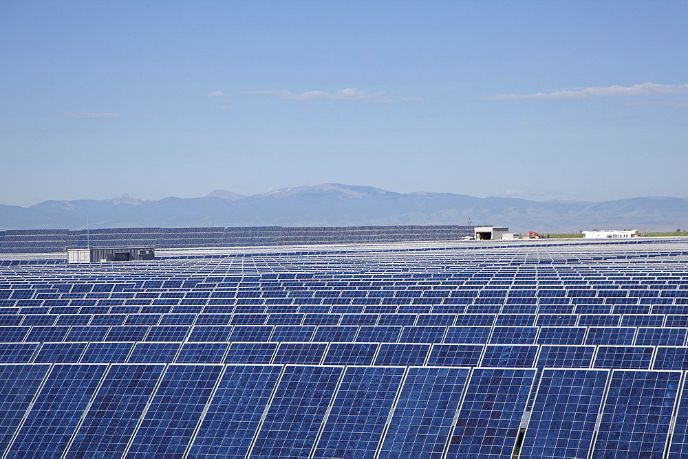 Photovoltaic solar collectors at the largest photovoltaic power plant in the US, operated by SunEdison, generates 8.22 megawatts, San Luis Valley, Alamosa, Colorado, USA