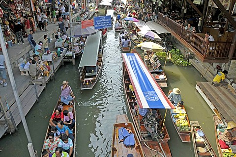 Floating Market in Damnoen Saduak, southwest of Bangkok, Thailand, Asia