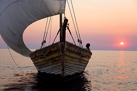 Dhow, african sailing boat before sunset, Pumulani Lodge, Lake Malawi, Malawi, South East Africa