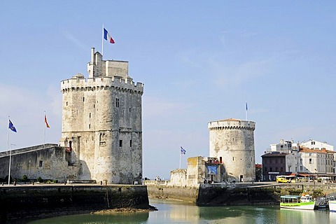 Tour Saint Nicolas and Tour de la Chaine, towers, harbour, La Rochelle, Poitou Charentes, France, Europe