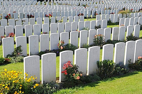 Numerous white gravestones, rows, soldier's graves, war graves, the fallen, Terlincthun British war cemetery, world war, Wimille, Boulogne sur Mer, Nord Pas de Calais, France, Europe