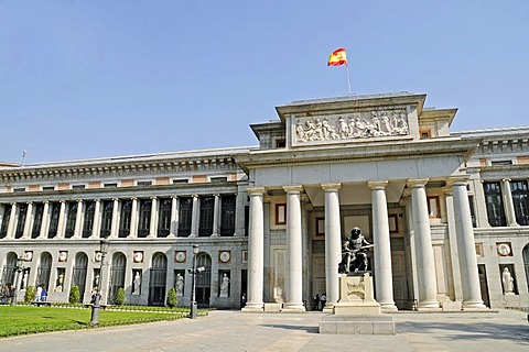 National flag, front, monument, entrance, Puerta de Velazquez, Prado, museum, Madrid, Spain, Europe