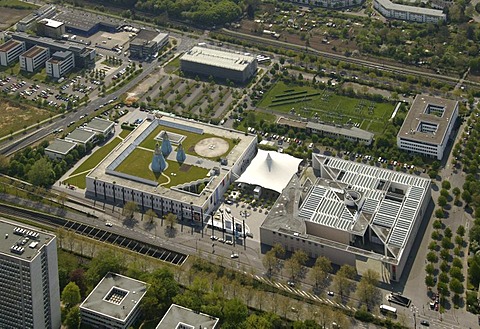 Museum quarter with the art and exhibition centre of the Federal Republic of Germany, Kunstmuseum Bonn to the right, Bonn, North Rhine-Westphalia, Germany, Europe