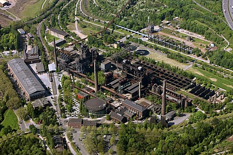 Aerial photo, landscaped park Nord, industrial museum, A24 motorway, Duisburg, Ruhr area, North Rhine-Westphalia, Germany, Europe