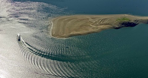 Aerial photograph, pleasure steamer, Weisse Flotte, Edersee lake, reduced to less than a quarter of its normal volume of water, city of Korbach, Waldeck, Hesse, Germany, Europe