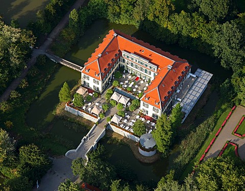 Aerial photograph, Schloss Berge, castle with park and Berger See, Gelsenkirchen-Buer, Ruhr Area, North Rhine-Westphalia, Germany, Europe