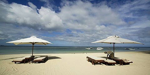 Parasols, deck chairs, sandy beach, Oberoi Luxury Hotel, Mauritius, Indian Ocean