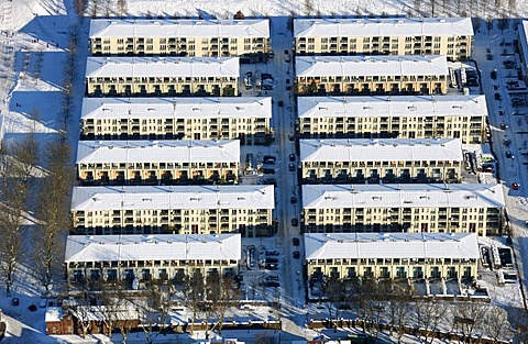 Aerial photo, Rheinstahlstrasse street, residential houses at the Prosperpark Park, IBA, International Building Fair, snow, Bottrop, Ruhr Area, North Rhine-Westphalia, Germany, Europe