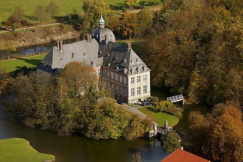 Aerial photo, moated castle, Burg Hovestadt, Hovestadt Castle, Earl of Plettenberg, baroque gardens, Hovestadt, Lippe, Lippstadt, Soest District, Soester Boerde, South Westphalia, North Rhine-Westphalia, Germany, Europe