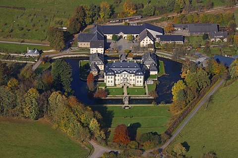 Aerial photo, baroque Schloss Koertlinghausen, moated castle, Kallenhardt, Ruethen, Kreis Soest, Soester Boerde, South Westphalia, North Rhine-Westphalia, Germany, Europe