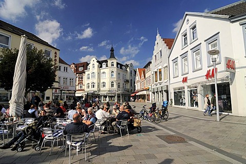 Sachsentor shopping street in Bergedorf, Hamburg, Germany, Europe