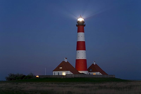 Rising full-moon, Westerheversand lighthouse, Westerhever, North Sea, Northern Frisia, Schleswig-Holstein, North Germany, Europe