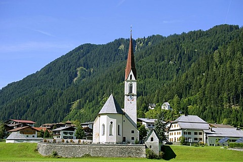 Parish church St Nikolaus, Elbigenalp, Lech valley, Tyrol, Austria, Europe