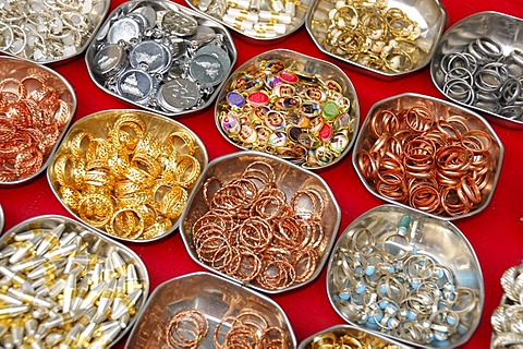 Jewellery sale, historic centre of Ajmer, Rajasthan, North India, Asia