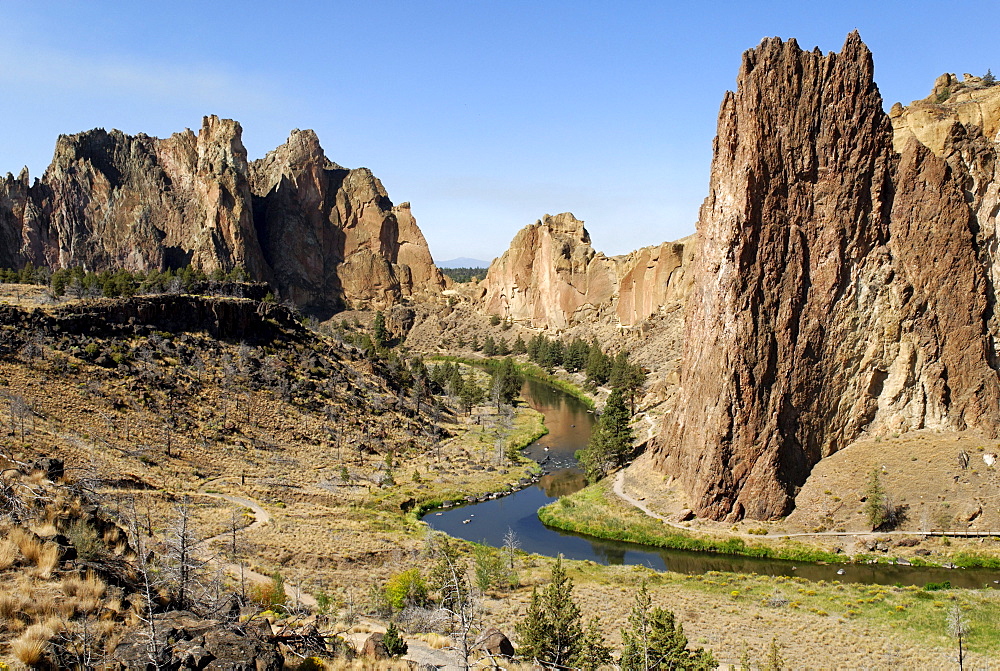 Smith Rock State Park and Crooked River, Oregon, USA