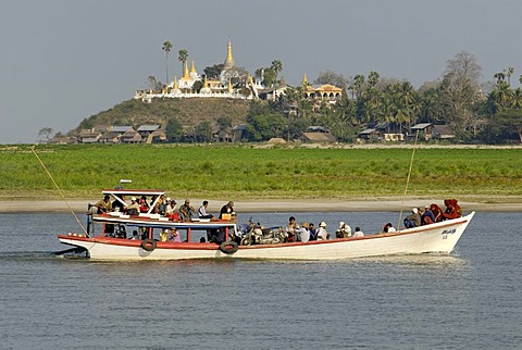 Passenger boat on the Ayeyarwady or Irrawaddy River, Burma, Myanmar, Asia