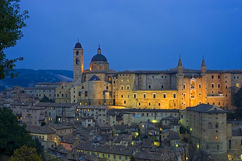 View of town with the Duomo and the Palazzo Ducale at dusk, Urbino, Marche, Italy, Europe